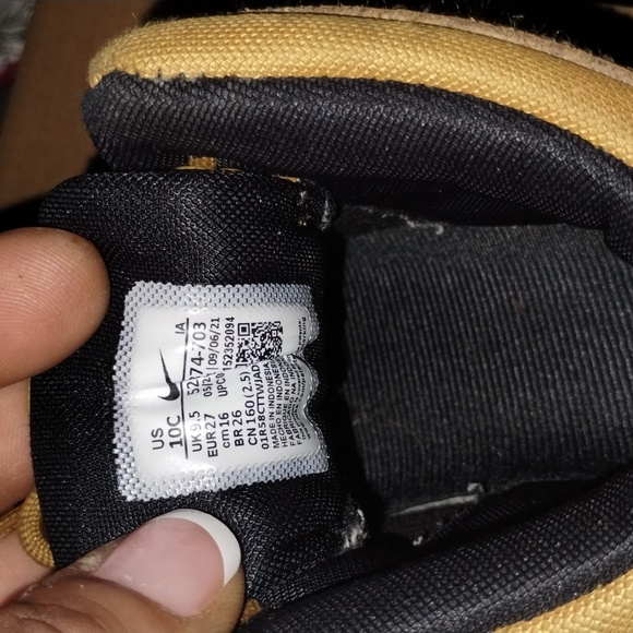 Shoes - Picture 7 of 8